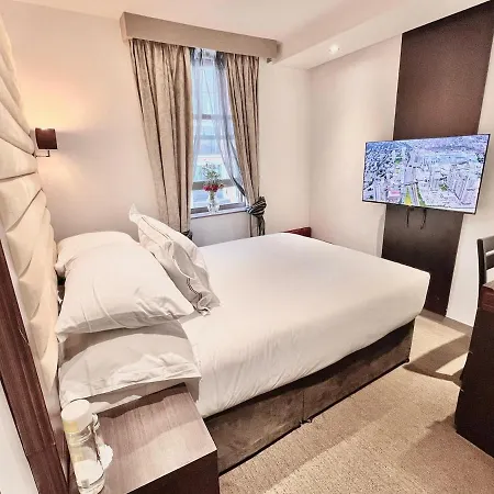 Central En-Suite Room 301
